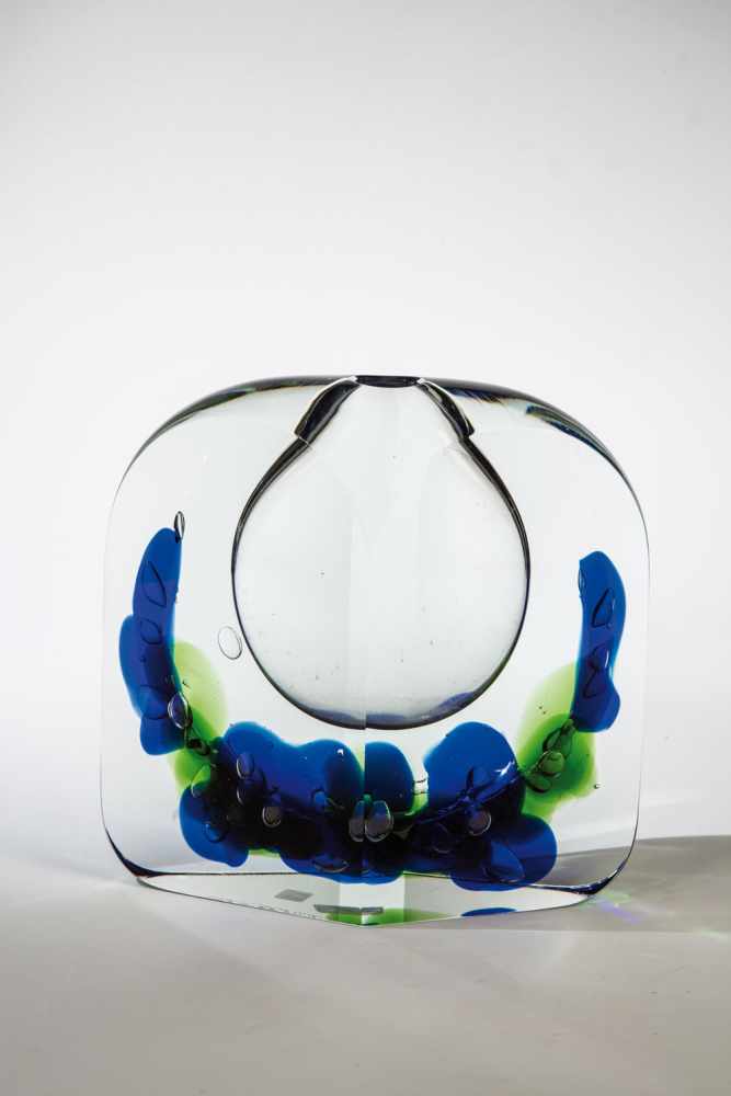VasePavel Hlava Farbloses Glas mit eingestochenen Luftblasen, blauen und grünen Einschmelzungen,