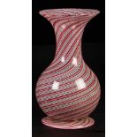 Vase mit FadendekorHarrachsche Hütte, Neuwelt, um 1860 Farbloses Glas mit spiralförmig