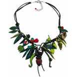 Collier "Hirschkäfer"Unikat Collier mit einem Hirschkäfer sowie rote und schwarze Waldbeeren,