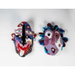 Zwei Masken "The Magician" & "Ladies in Pink"Ruth Brockman, 1984 Farbloses Flachglas mit opaken