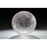 Schale "Dahlias"René Lalique, Wingen-sur-Moder, 1921 Farbloses Glas, in die Form gepresst, durch