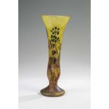 Vase mit EfeuDaum Frères, Nancy, um 1918 - 1925 Farbloses Glas mit ein- und aufgeschmolzenem