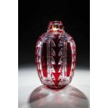 VaseVal Saint-Lambert, um 1925/30 Farbloses Glas mit rubinrosa Überfang. Umlaufend fünffach