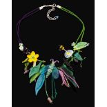 Collier "Wiesenblumen mit Schmetterling"Künstlerschmuck Schmetterling und Biene zwischen blühenden