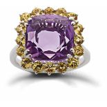 Ring mit Amethyst und gelben Saphiren750-er Weißgold, ca. 6,3 g. Aparter Ring ausgefasst mit