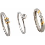 Drei Ringe mit BrillantenZwei Platinring mit Gelbgold-Auflage und jeweils kleinem Brillant-