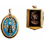 Konvolut: Zwei MedaillonsRechteckiges, aufklappbares Medaillon aus Tombak, Schauseite mit Onyx-