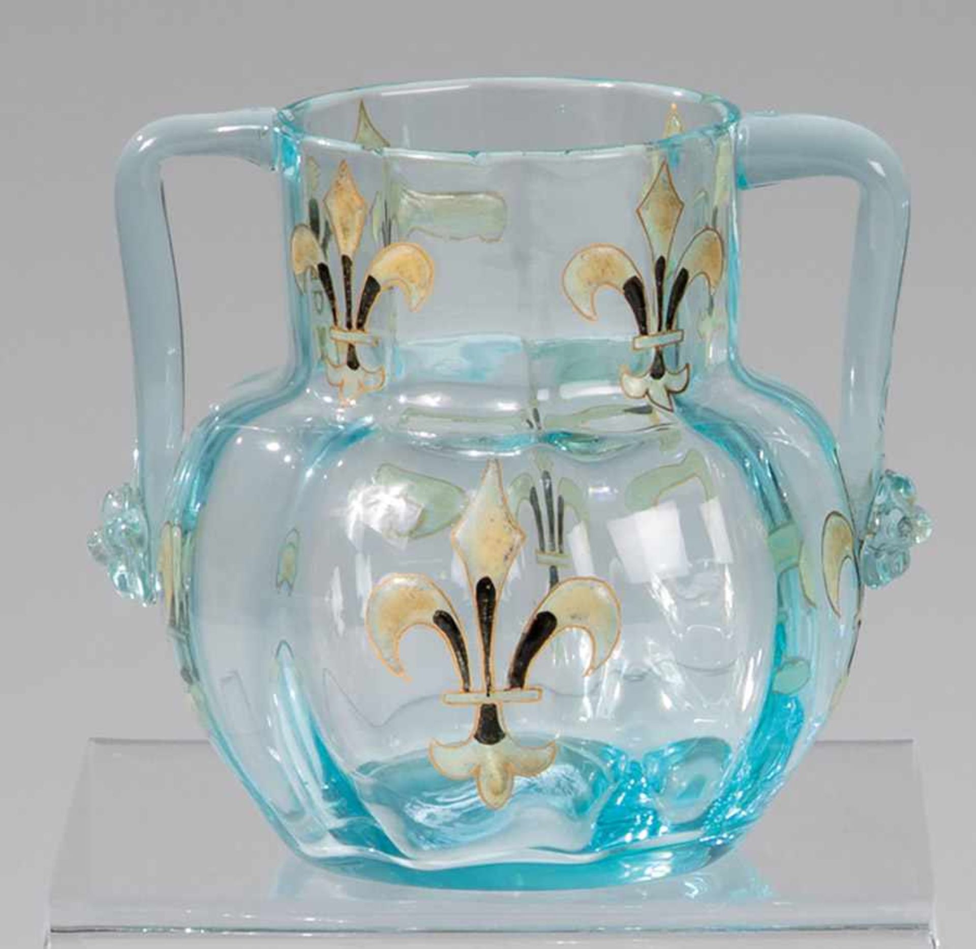 HenkelväschenEmile Gallé, Nancy, um 1880 - 1884 Aquamarinblaues, optisch geblasenes Glas mit buntem,