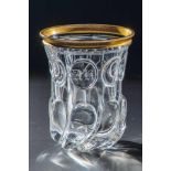 Becher mit Monogramm "AK"Böhmen, um 1840 Falrbloses, mit Walzen- und Schälschliff verziertes Glas.