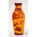 Vase mit ClematisGräfliche Harrachsche Glashütte, Neuwelt, um 1910 Farbloses Glas, mit
