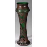 Seltene Bodenvase mit galvanisiertem KupferdekorCarl Goldberg (zugeschr.), Haida, um 1900 Farbloses,