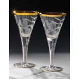 Paar Trichterpokale mit IrisMoser, Karlsbad, um 1900 Farbloses Glas mit teils poliertem Gravurdekor: