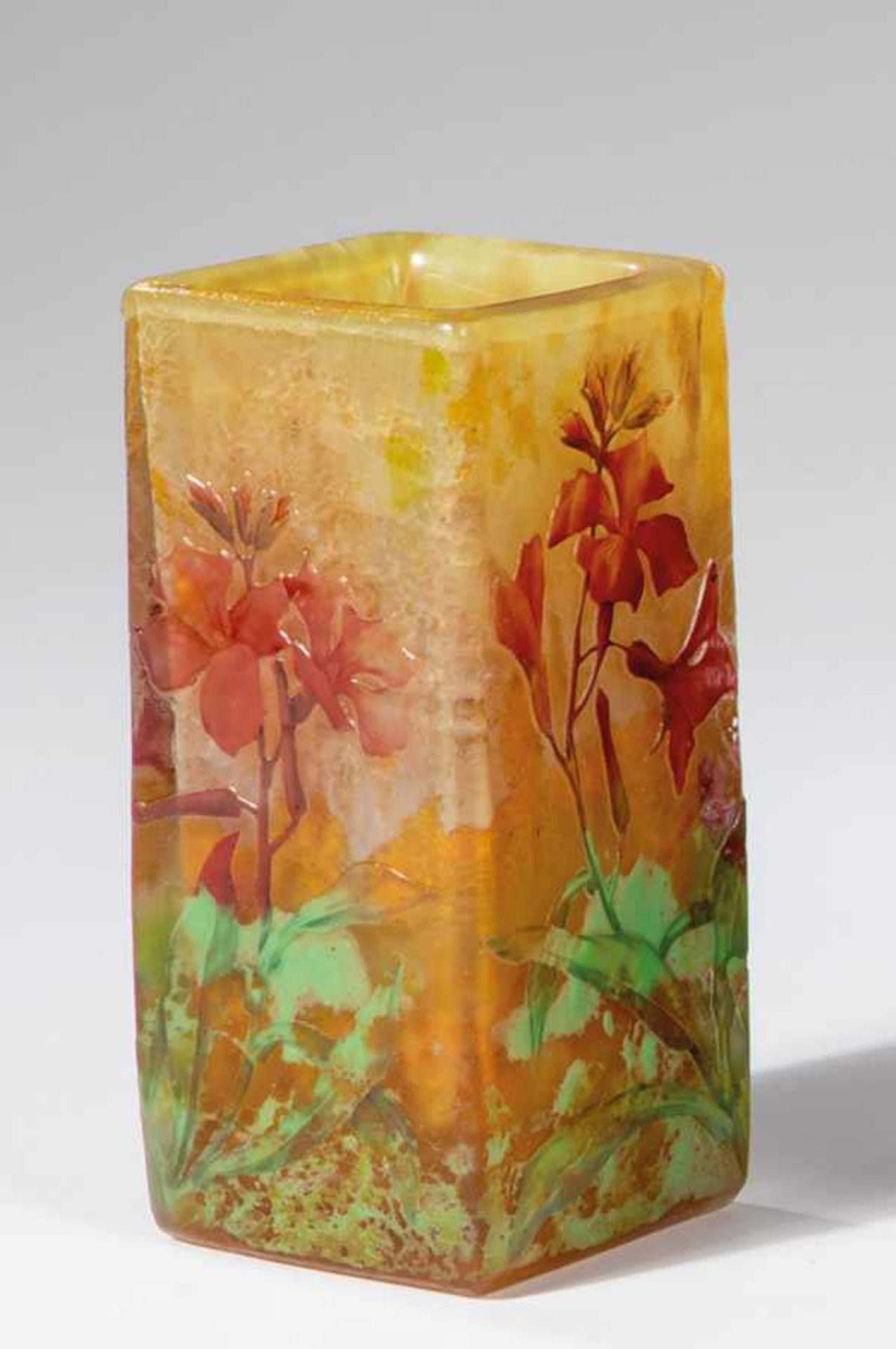 Kleine Vase mit BlütenzweigenDaum Frères, Nancy, um 1910 Farbloses Glas mit gelben und