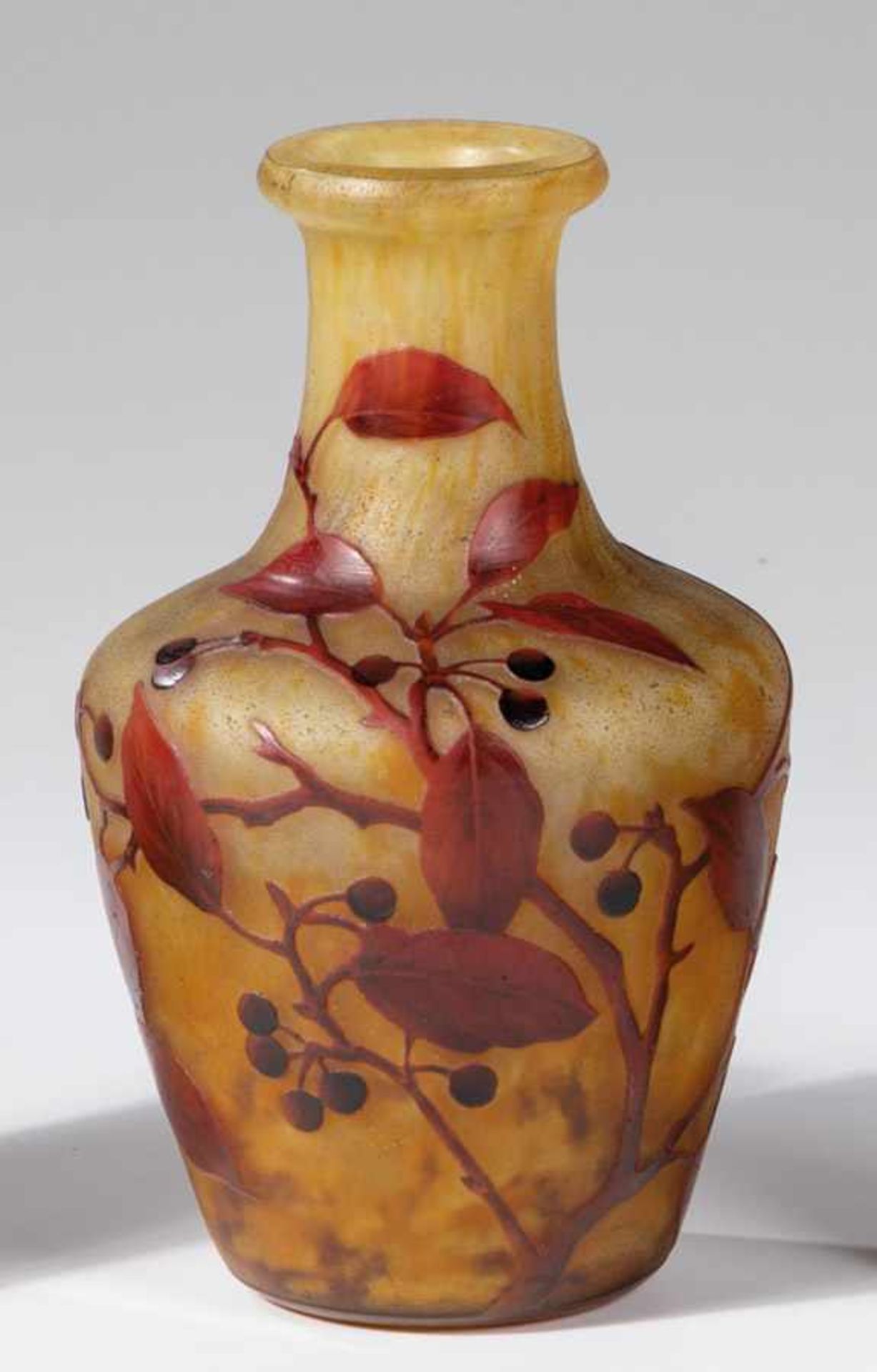 Vase mit LorbeerDaum Frères, Nancy, um 1912 Farbloses Glas mit Pulvereinschmelzung in Violett,