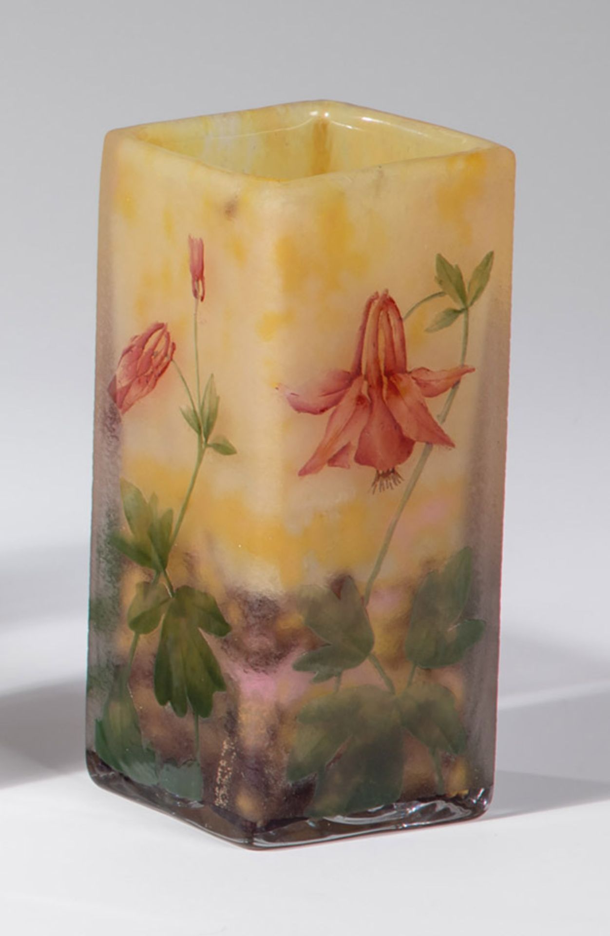 Kleine Vase mit AkeleiDaum Frères, Nancy, um 1903 Farbloses Glas mit mehrfarbigen