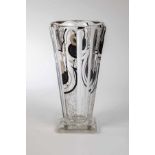 VaseBöhmen, 30er Jahre Farbloses, formgepreßtes Glas, teils matt geätzt. Vierfach wiederholter