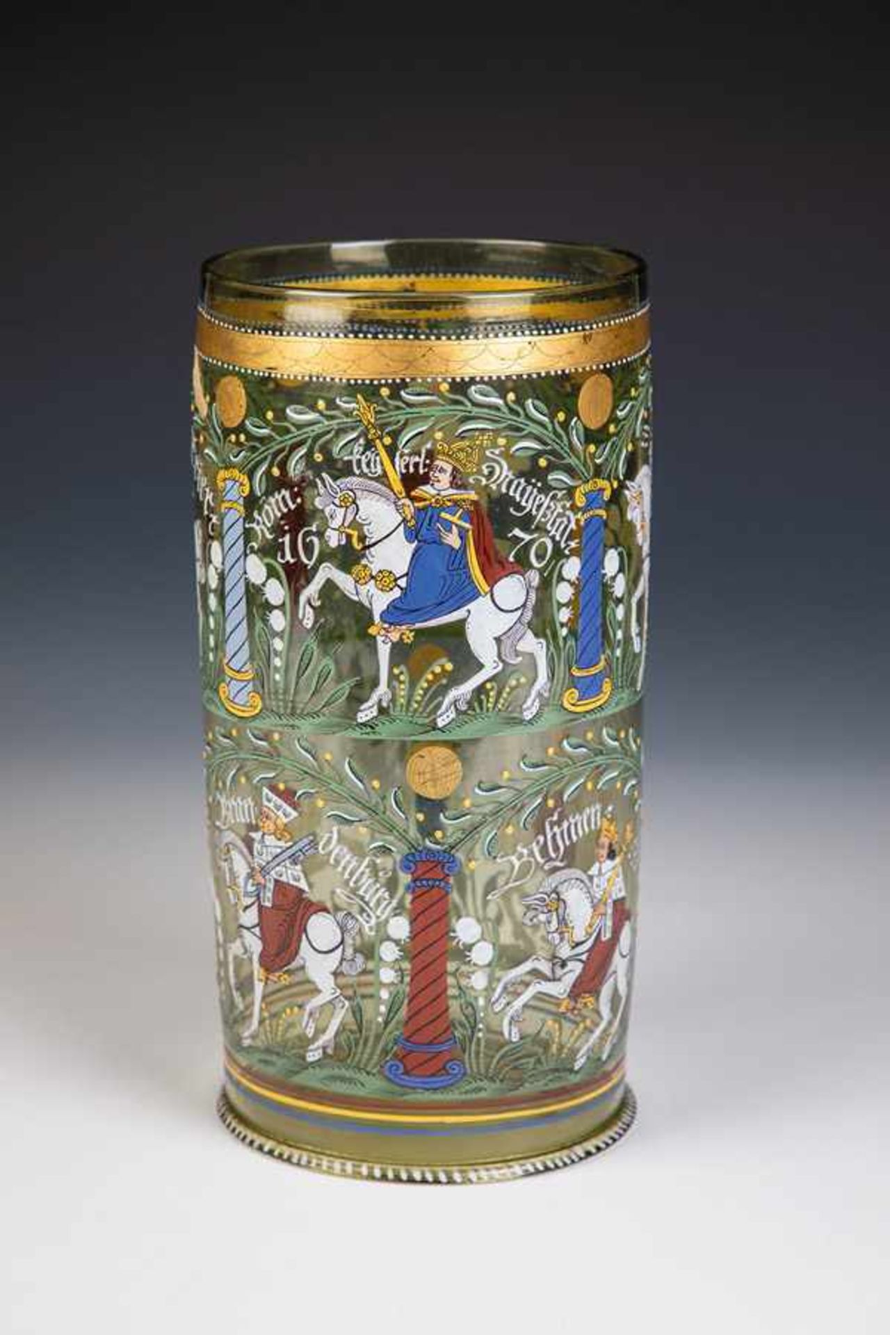 Kurfürsten-HumpenFranken, 1670 Olivfarbenes Glas. Aufgelegter, mit weißem Strichmuster verzierter