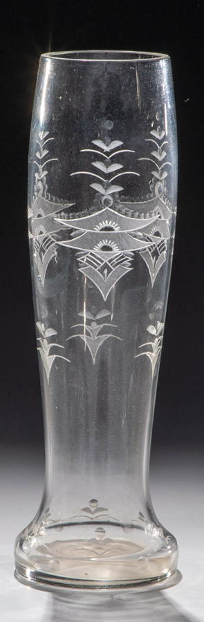 StangenvaseAdolf Beckert (Entwurf), Glasfachschule Steinschönau, um 1915 Farbloses Glas. Wandung mit