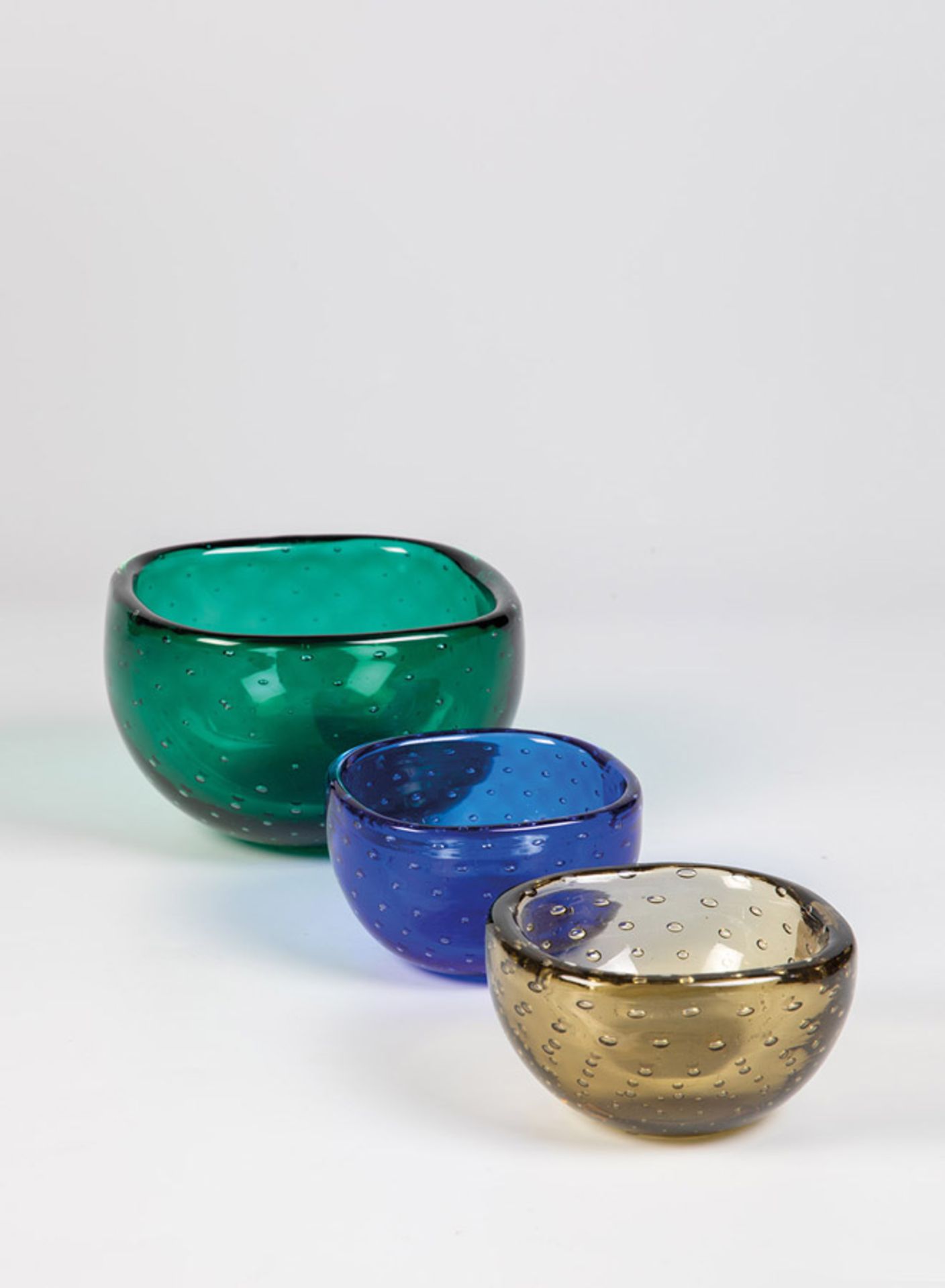 Drei Schalen "a bollicine"Venini, Murano, 50er Jahre Grünes, blaues und olivfarbenes Glas mit