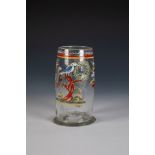 Erotika-HenkelkrugSüddeutsch, E. 18. Jh. Graustichiges Glas mit Abriss. Dekor in bunter