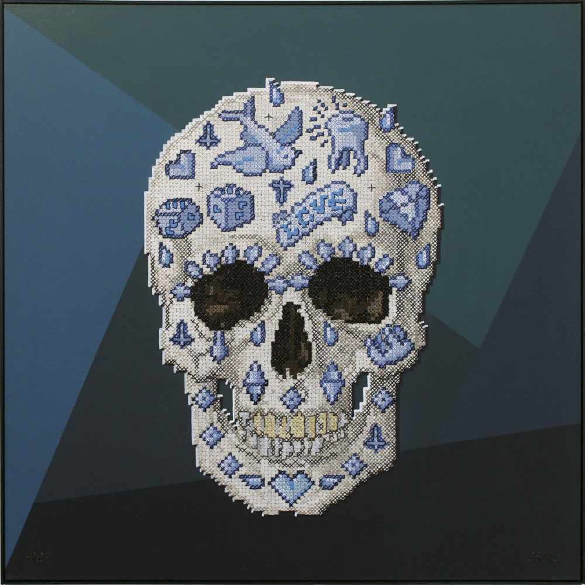 ELIOT: "EMBROIDERY SKULL TATTOO"Deutschland Sprühlack und Kunstharz auf Holz, gestickter