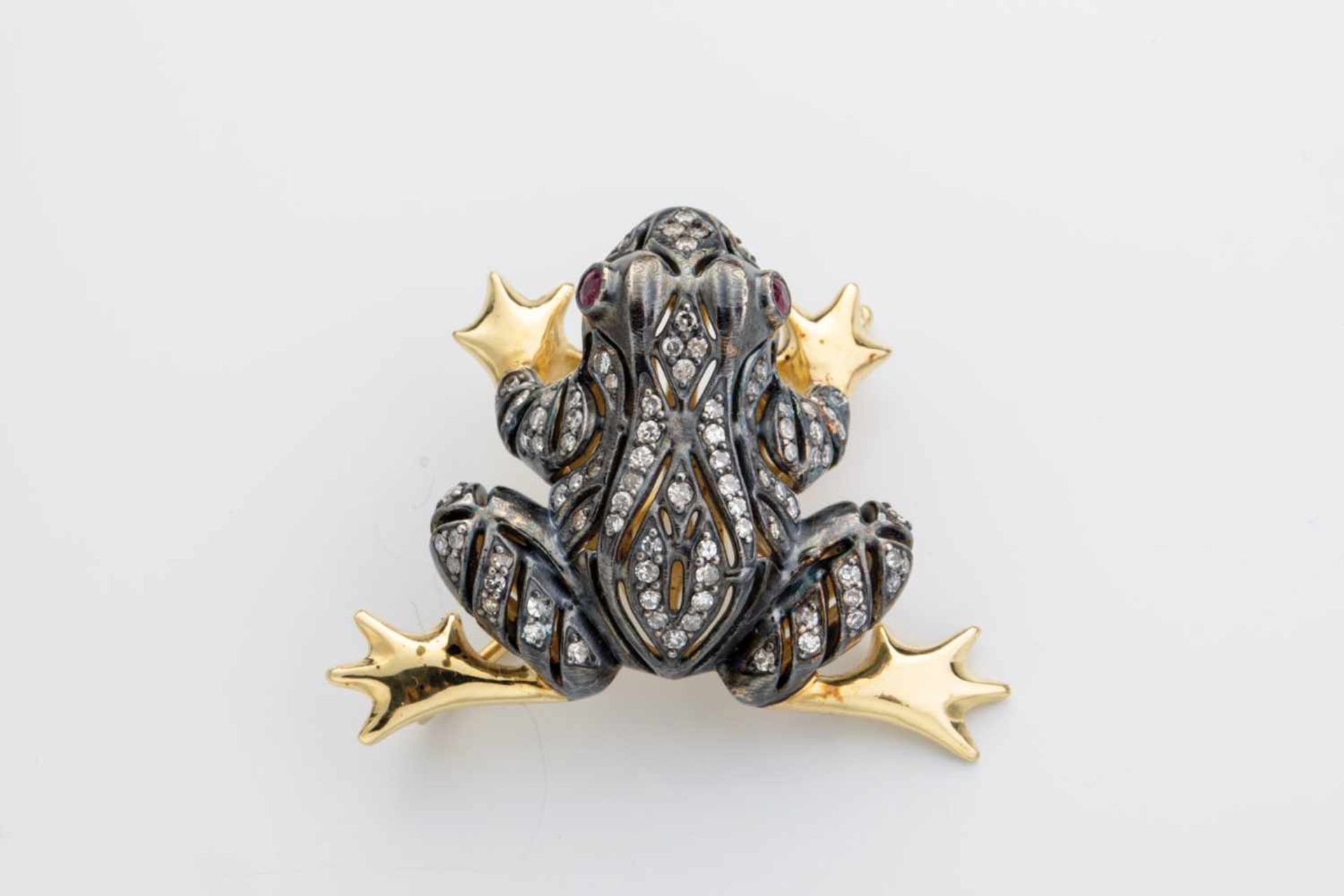 A yellow gold frog brooch set with diamonds. 2nd half of the 20th century. 14ct-yellowgold and