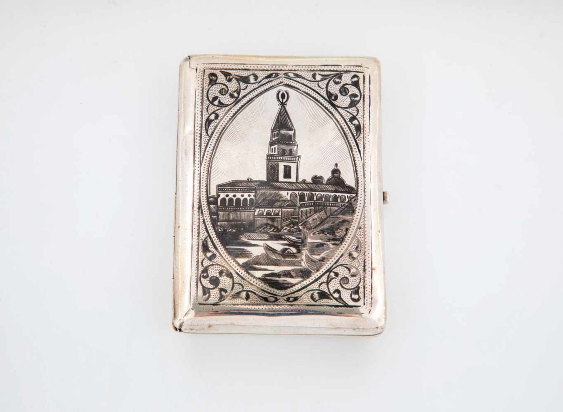 A silver and niello case with view of Moscow. Moscow, Sergej I. Nasarov, 1908. Giltinterior. Stamped