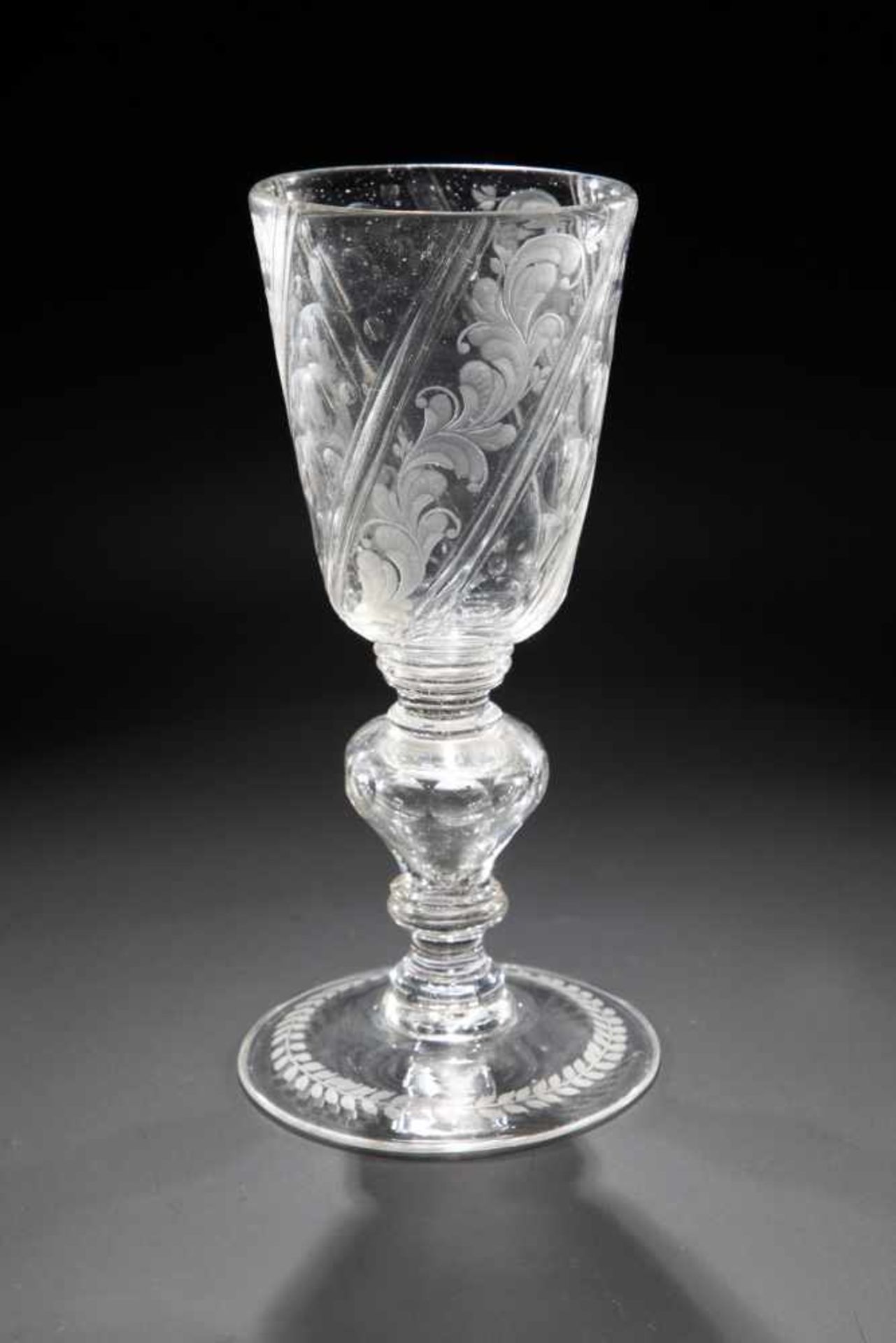 A glass beaker. Russia, first half of the 18th century. Round foot with leaf border. Bowlwith cutted