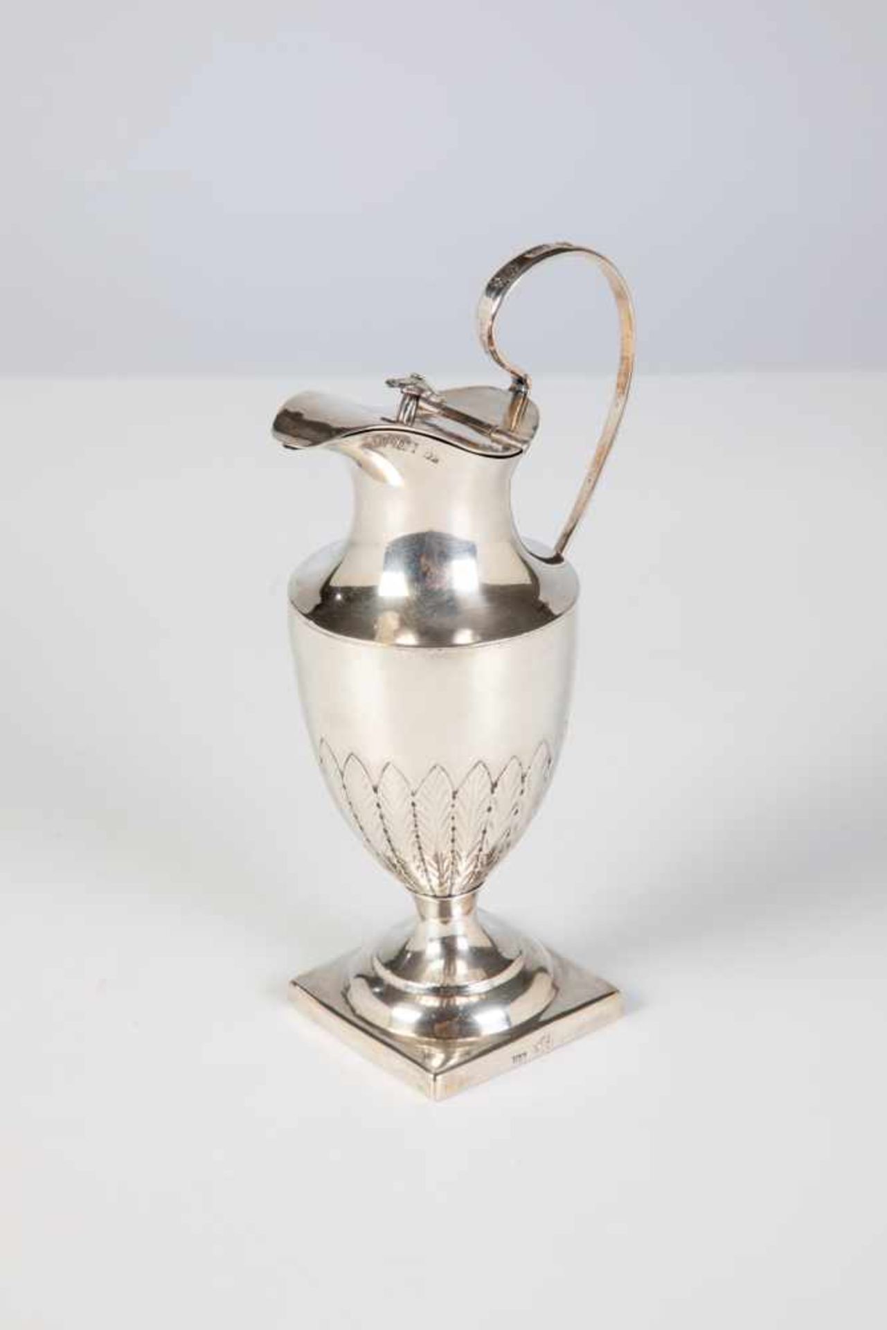 A silver jug. Russia, Moscow, Peter Grigorjev, 1802-1804. Engraved leaves. Hinged lid withblossom