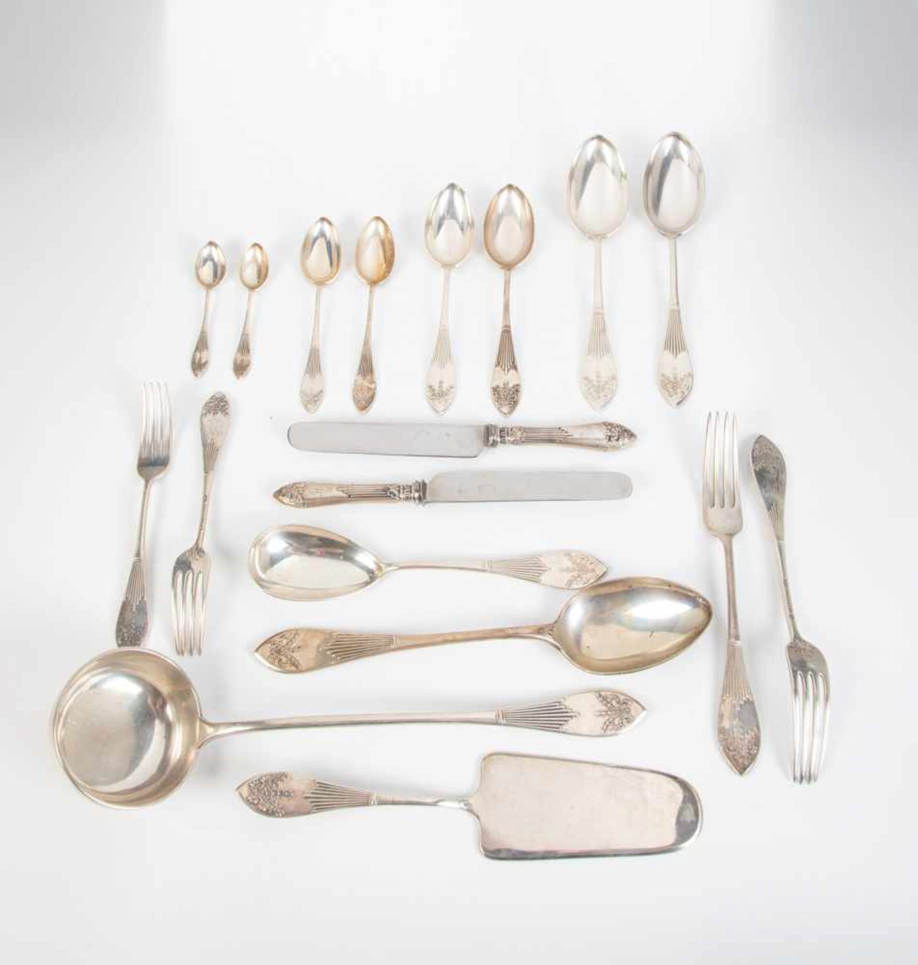 82 pieces of silver flatware. Warsaw, Emil Radke, 1896-1908. Including: 6 spoons, 6 smalleating