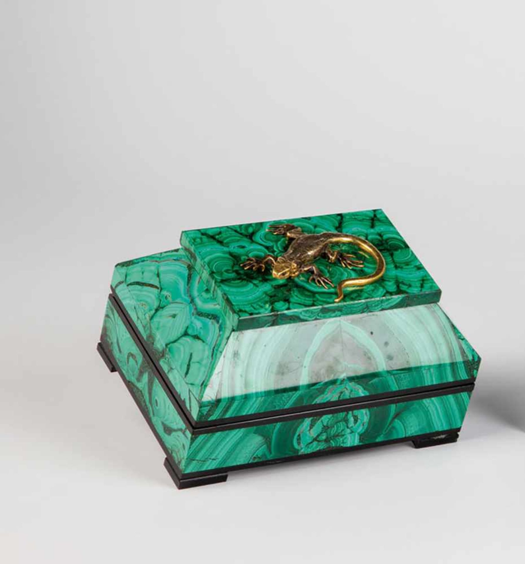 A malachite box with lizard. 20th century. Rectangular box on four feet. Velvet inlay.Hinged lid