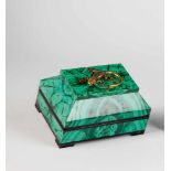 A malachite box with lizard. 20th century. Rectangular box on four feet. Velvet inlay.Hinged lid