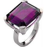 Amethystring750-er Weißgold, ca. 19,0 g. Moderner Ring, besetzt mit intensiv violettem Amethyst im