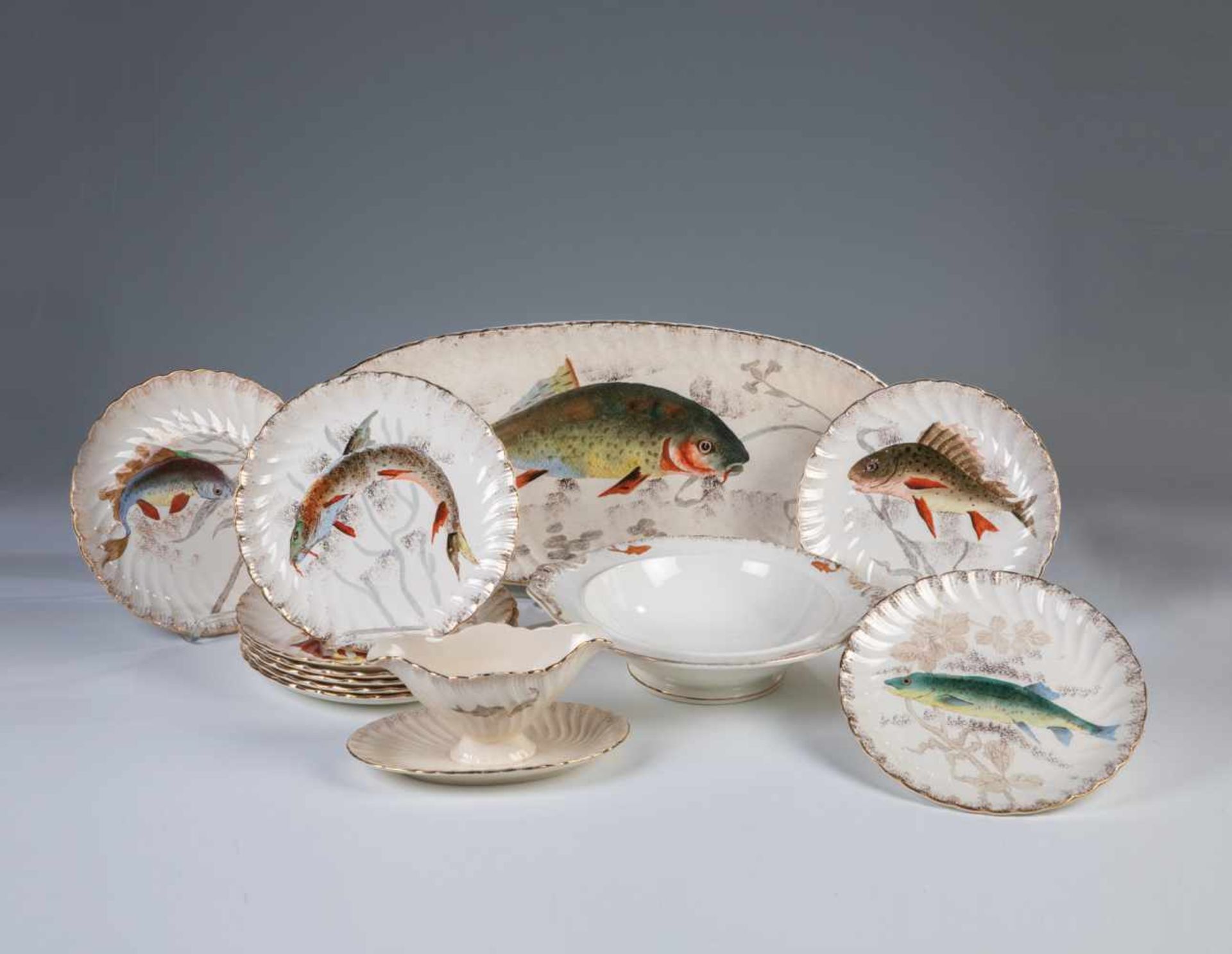 FischserviceFranz Anton Mehlem, um 1900 Glasierte Keramik mit verschiedenen Fischdekoren in bunter