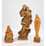 Drei MarienfigurenDeutsch, 20. Jahrhundert Holz geschnitzt. H. 10 - 24 cm.- - -28.00 % buyer's