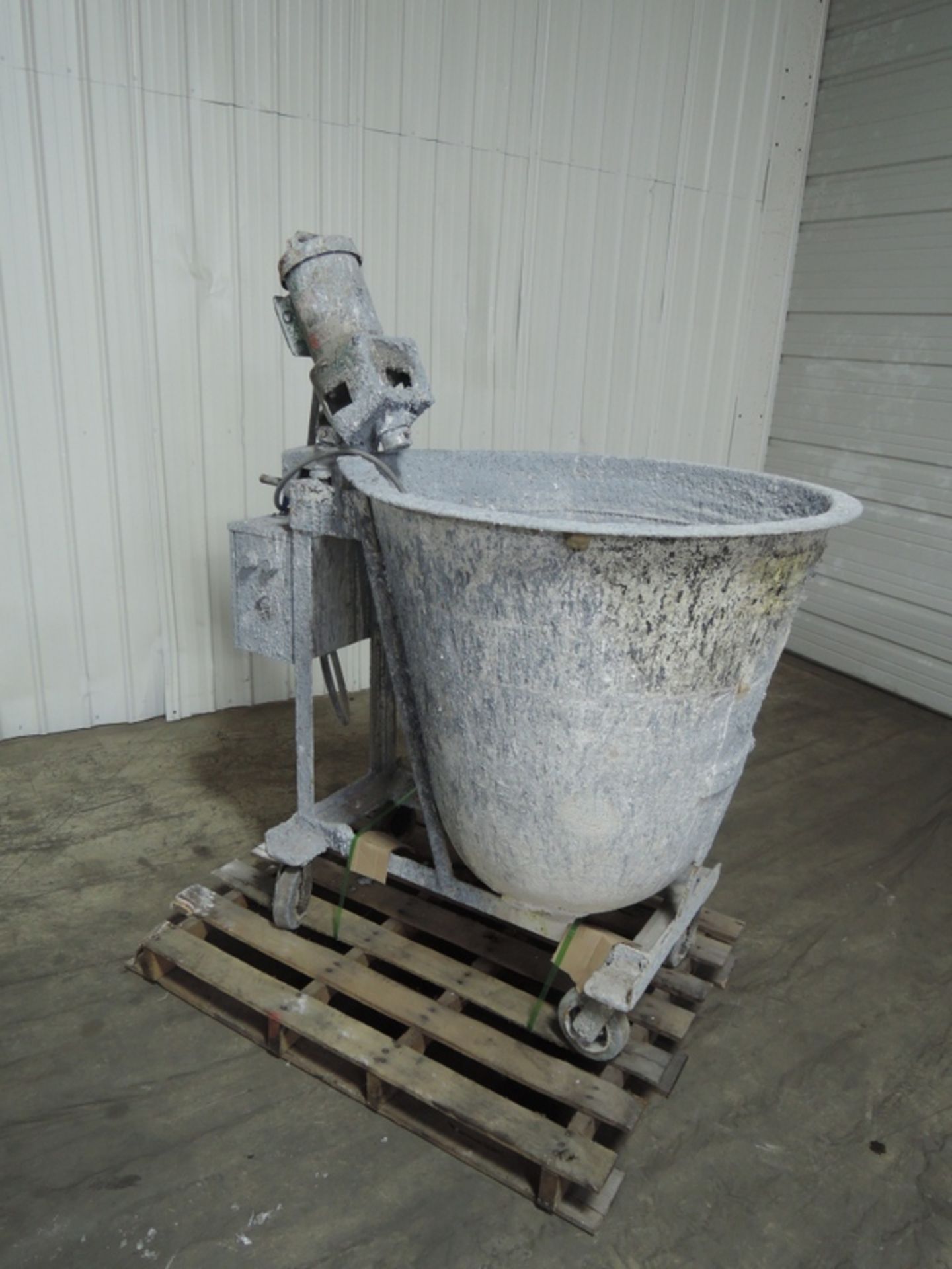 TEAR DROP TANK WITH LIGHTING MIXER .65 HP 33"TO 18" DIA X 34"TALL