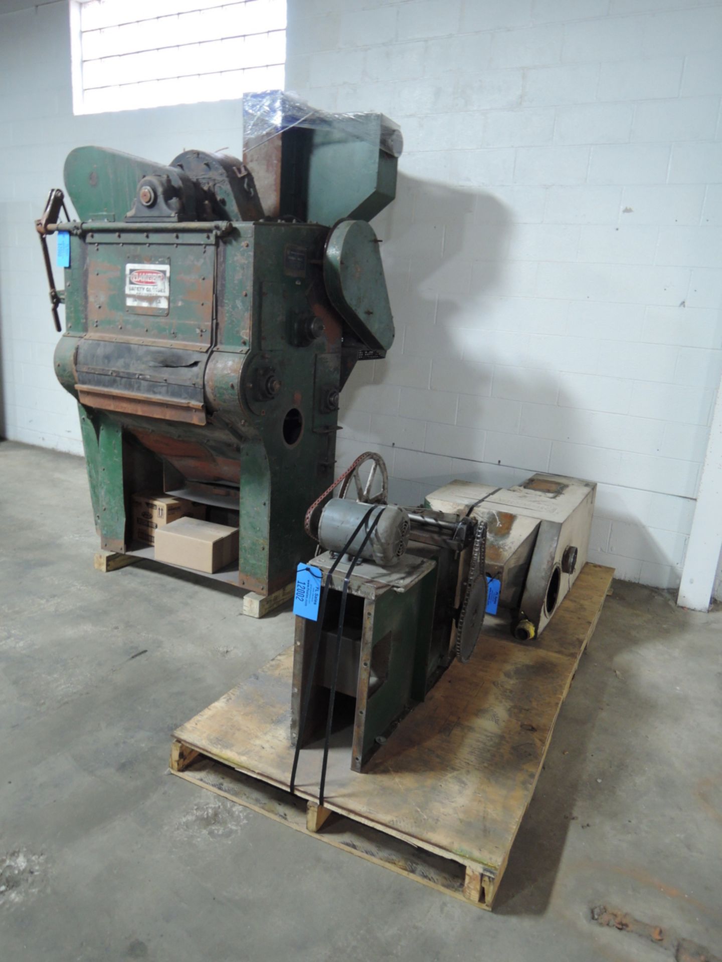 WHEELABRATOR 20 X 27 RUBBER BELT BLAST MACHINE S/N A122253, 5HP, 230/460 VOLTS WITH SEPERATOR AND