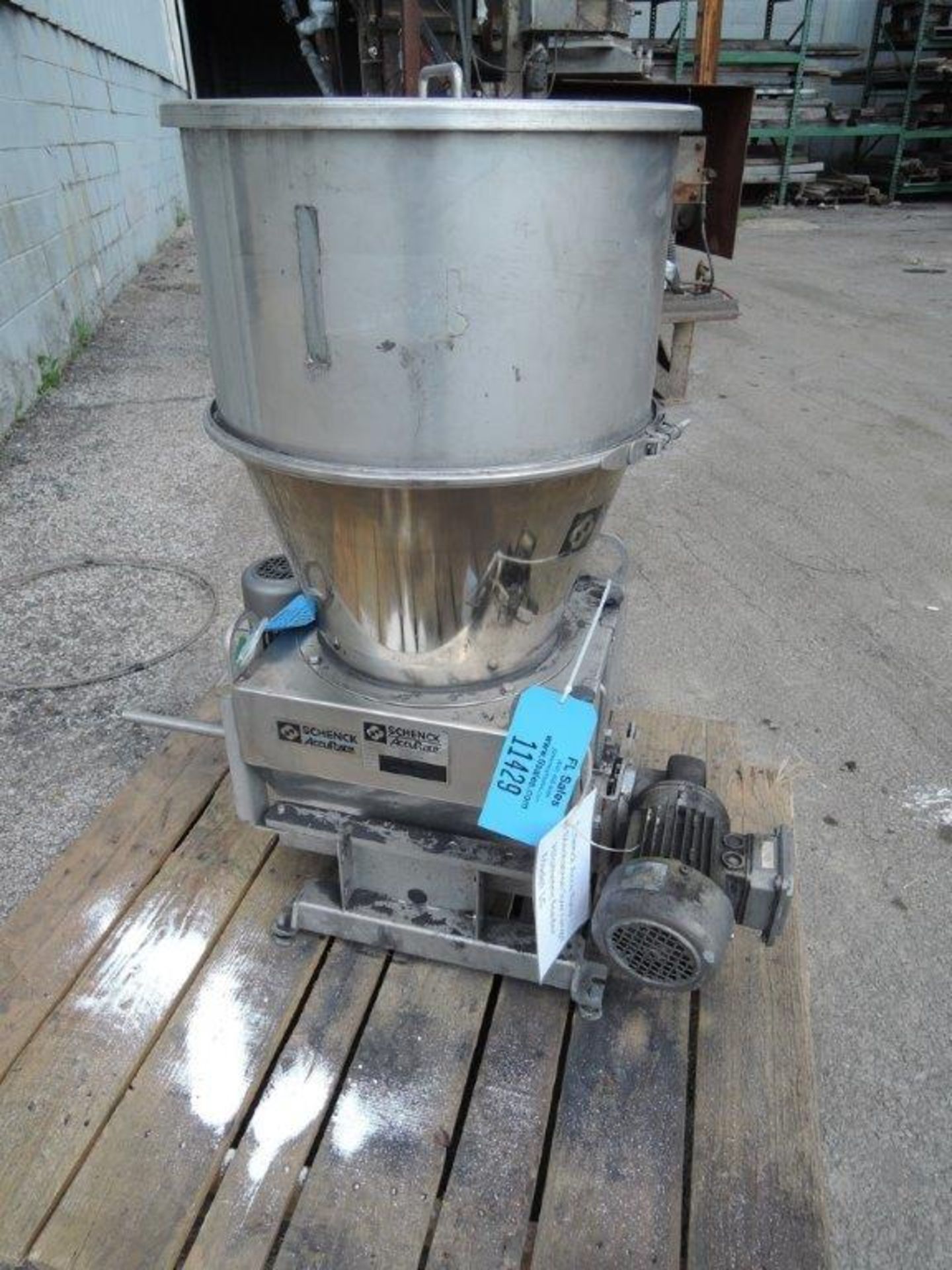 2004 ACCURATE MODEL MODLC-IV-2A S/N: 86275-01A-MECVL VOLUMETRIC FEEDER WITH HOPPER, 1/2HP MOTOR, 575