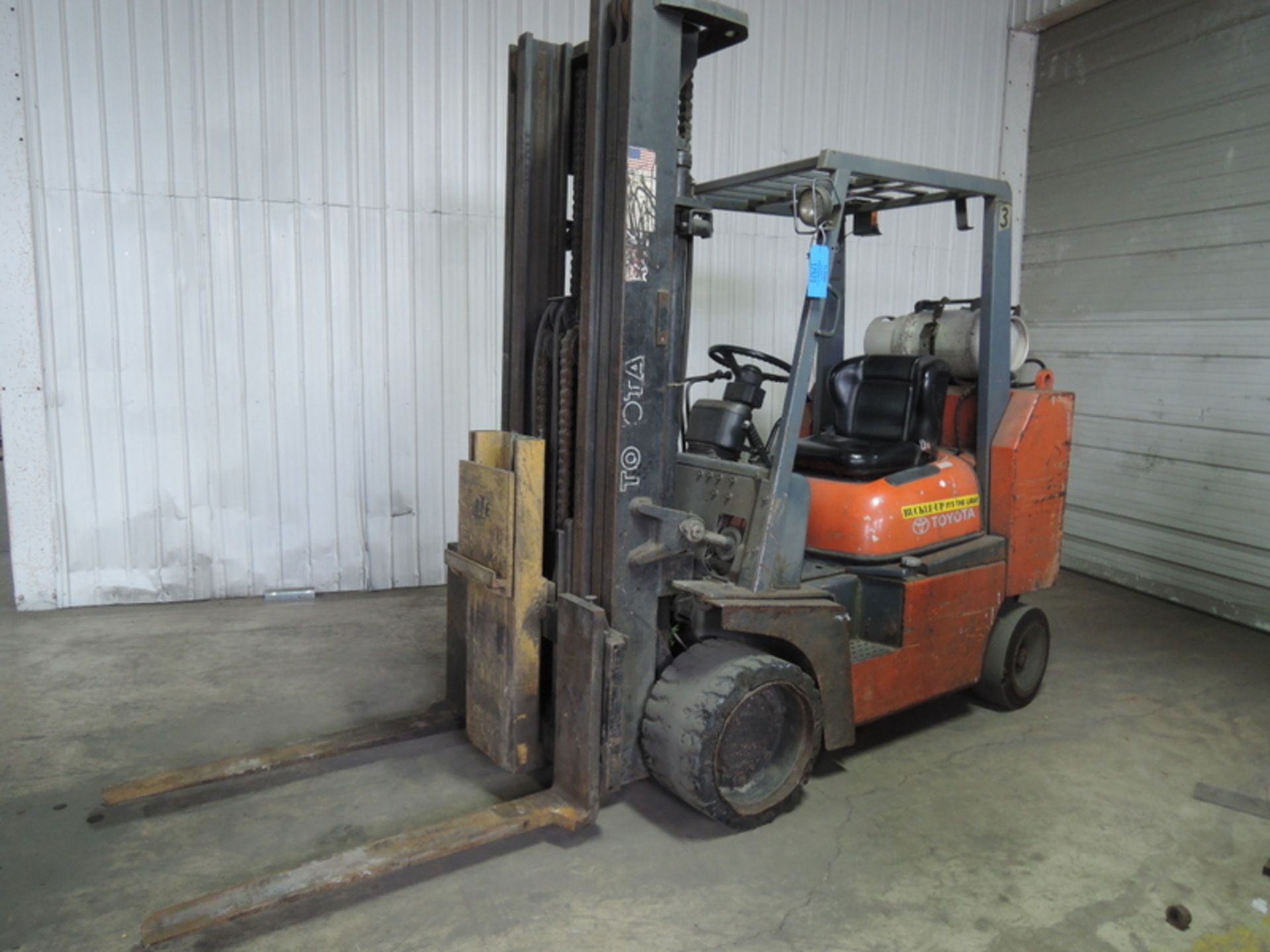 TOYOTA FORKLIFT MODEL 52-6FGU45 L/P POWERED FORK LIFT TRUCK, S/N 62336, 5392 HOURS