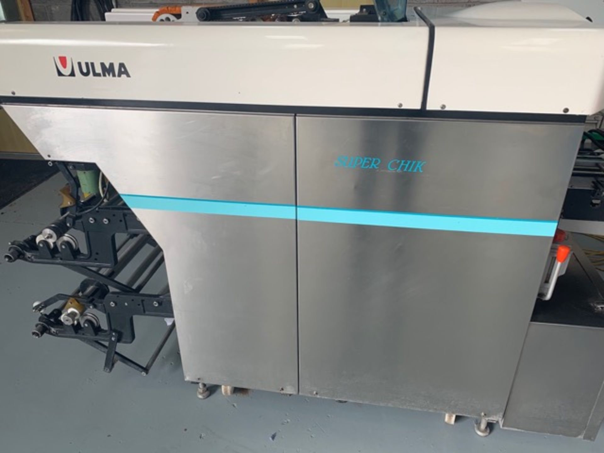 2 x Ulma Super Chics. Ulma Super-chic stretch wrap machine. Capable of up to 60 packs per minute. 1 - Image 2 of 6