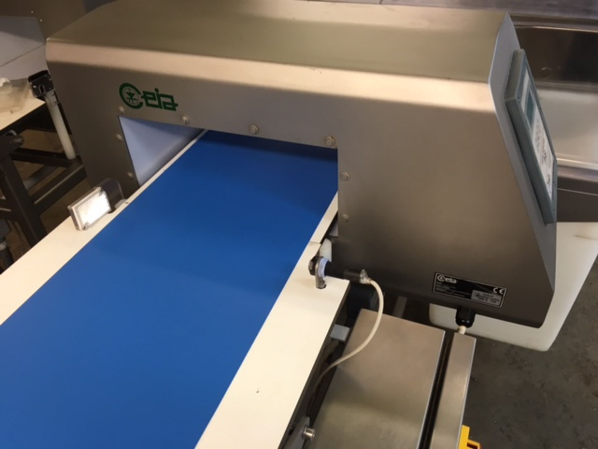 Ceia metal detector, 350 x 150 aperture.reject into lockable bin. Footprint is 1.5m long x 1m wide. - Image 2 of 3