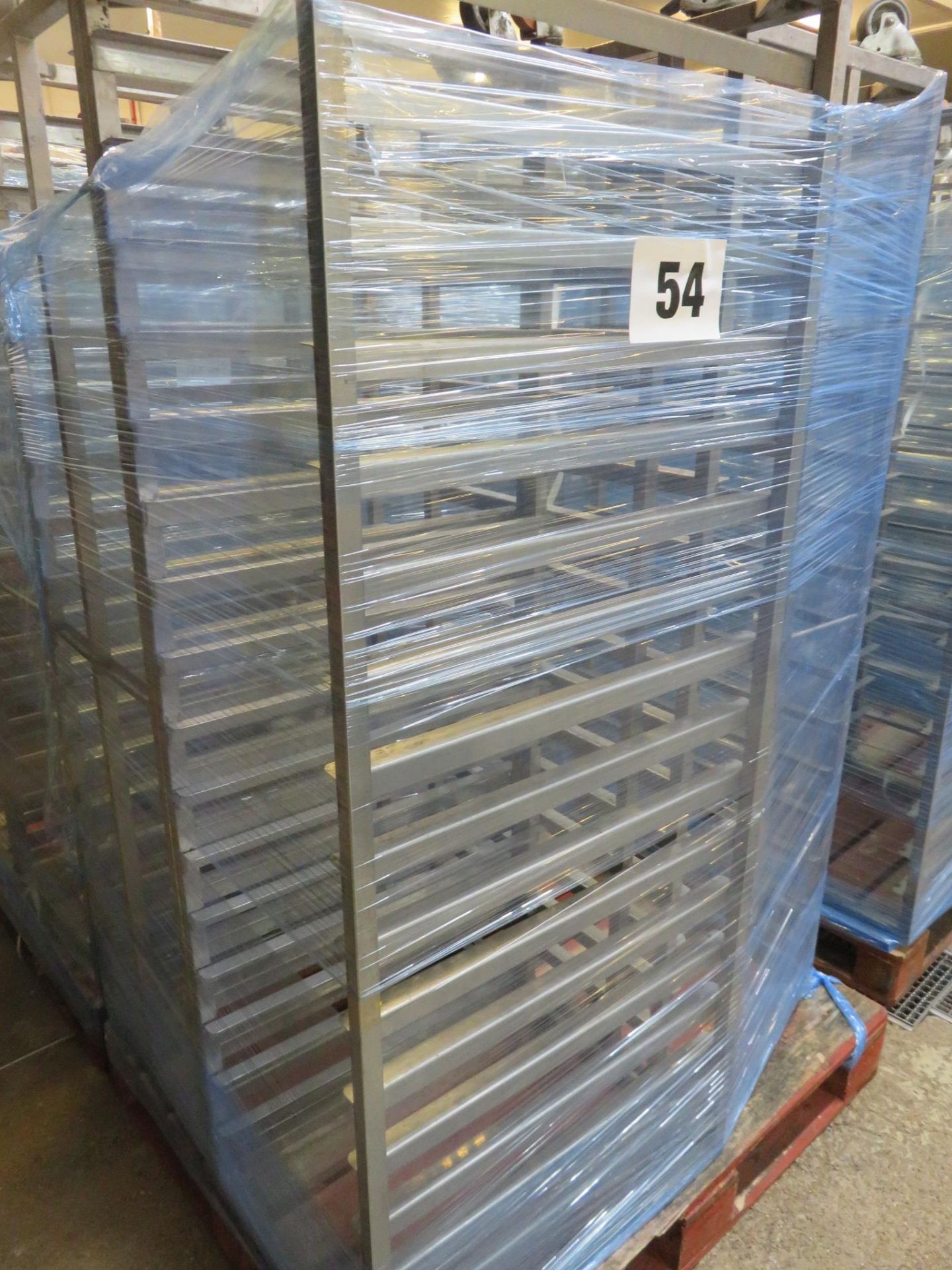 3 x S/s Racks capable of taking 16 trays. Approx. 430 x 650 x 1800mm high. Mobile LO £30 - Bild 2 aus 2