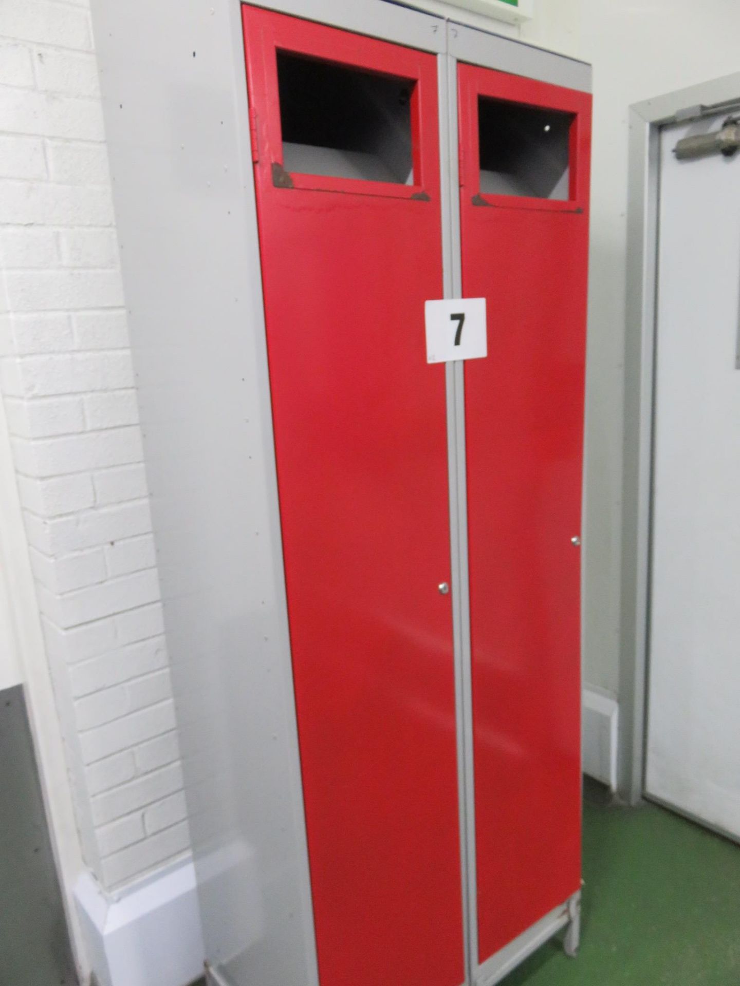 2 x Laundry Lockers. Lift out £10
