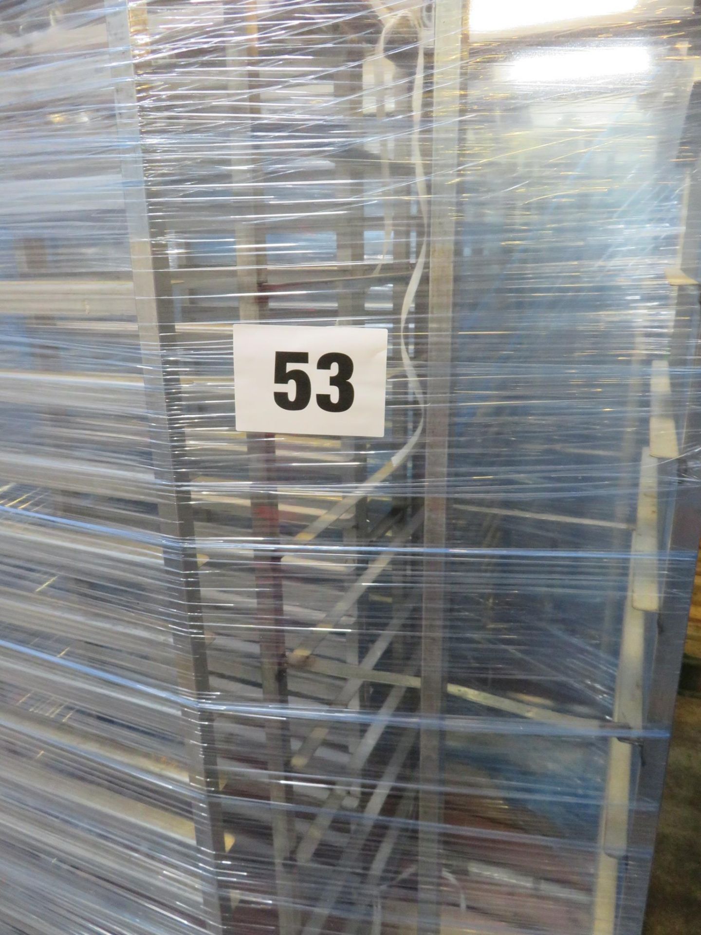 3 x S/s Racks:-2 x S/s Racks capable of taking 16 trays.Approx.430 x 650 x 1800mm high. LO£20 - Bild 2 aus 2