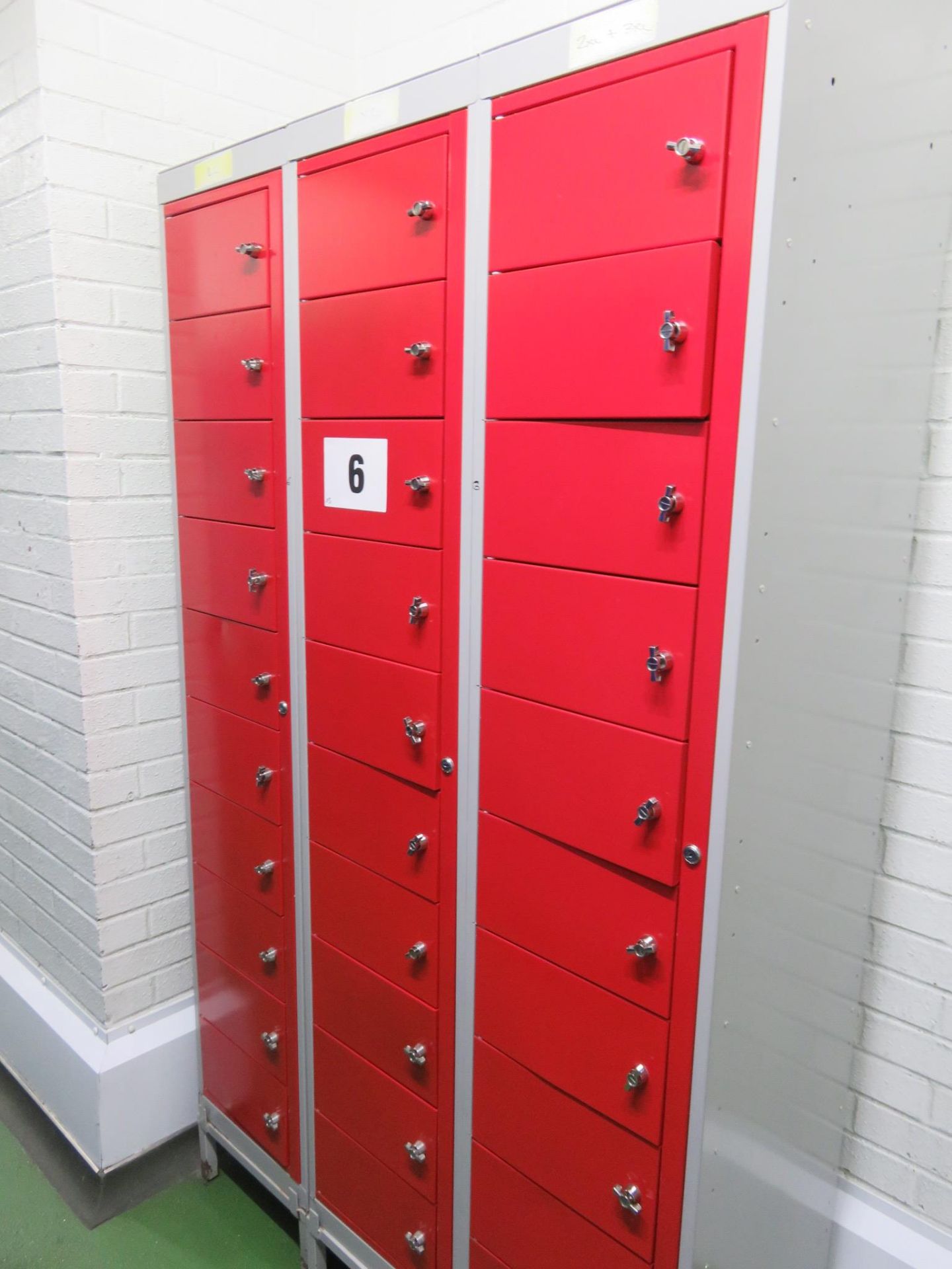 3 x Lockers with 10 compartments each. Lift out £15 - Bild 2 aus 2