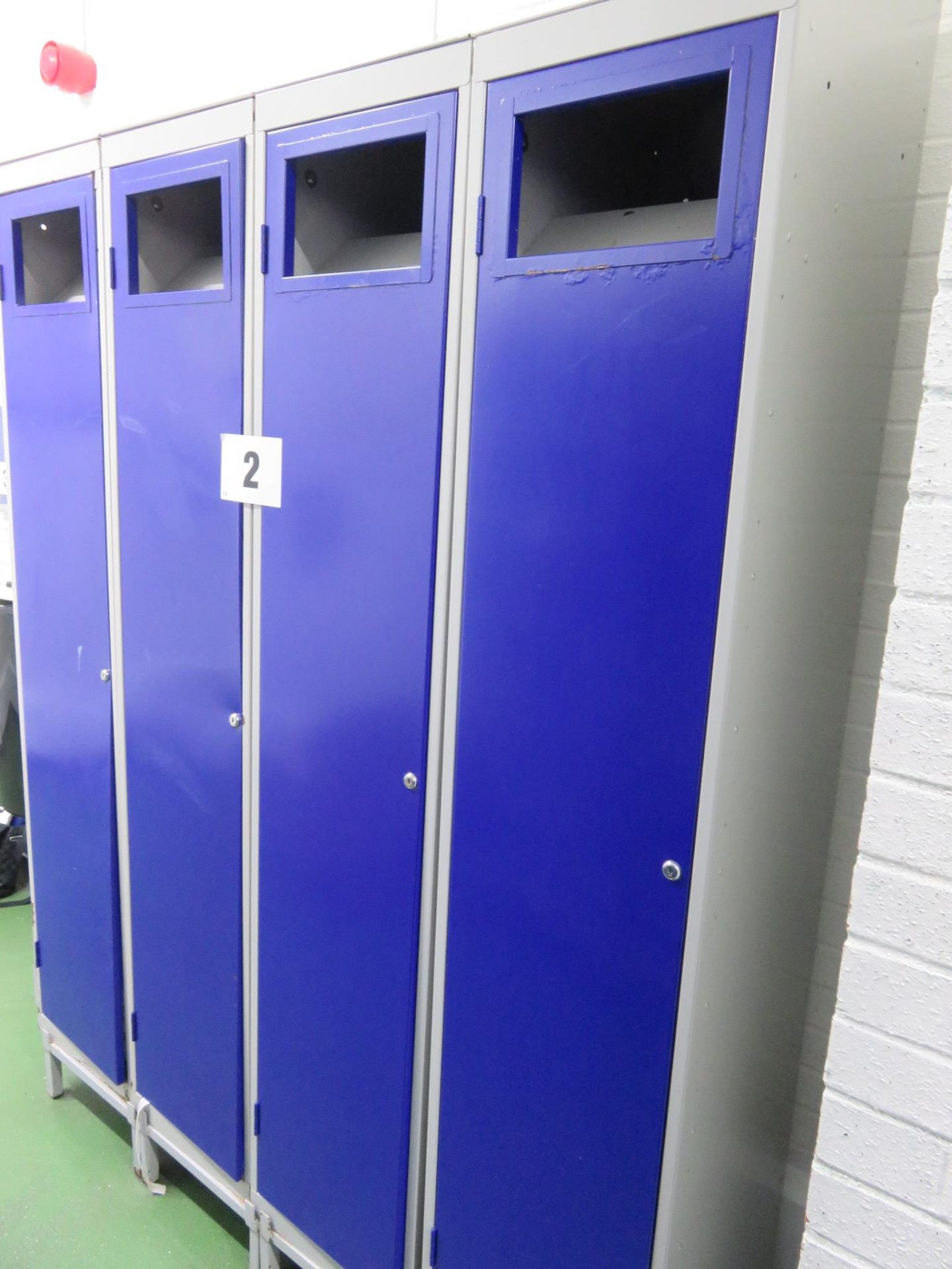 1 x Bank of 4 Laundry Lockers. Lift out £20