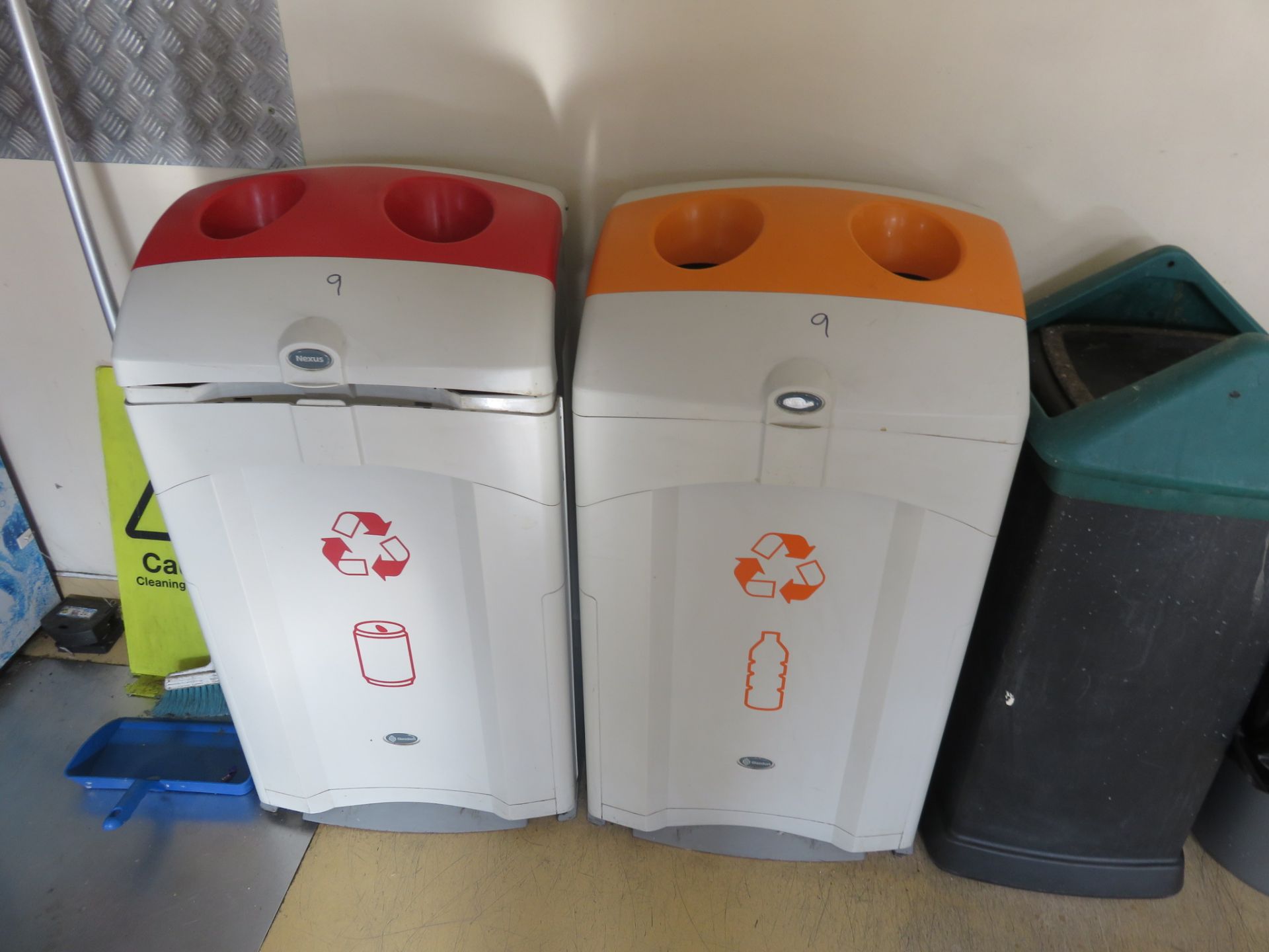 Fridge, Microwave, 2 x recyclable bins. Lift out £10 - Image 3 of 3