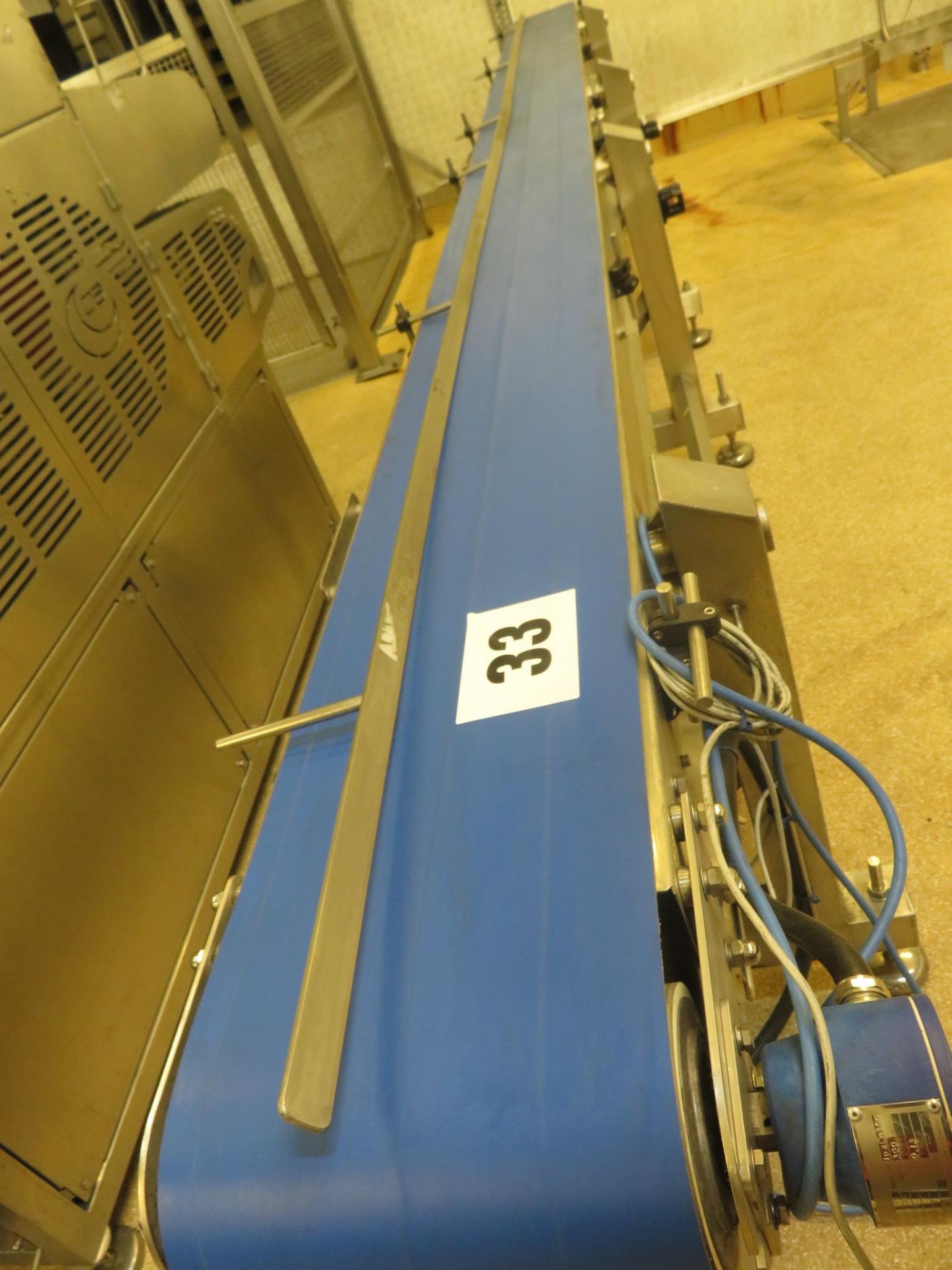 Conveyor by Unitec with quick release power roller. 5 meters long x 300mm wide blue neo Lift out £50