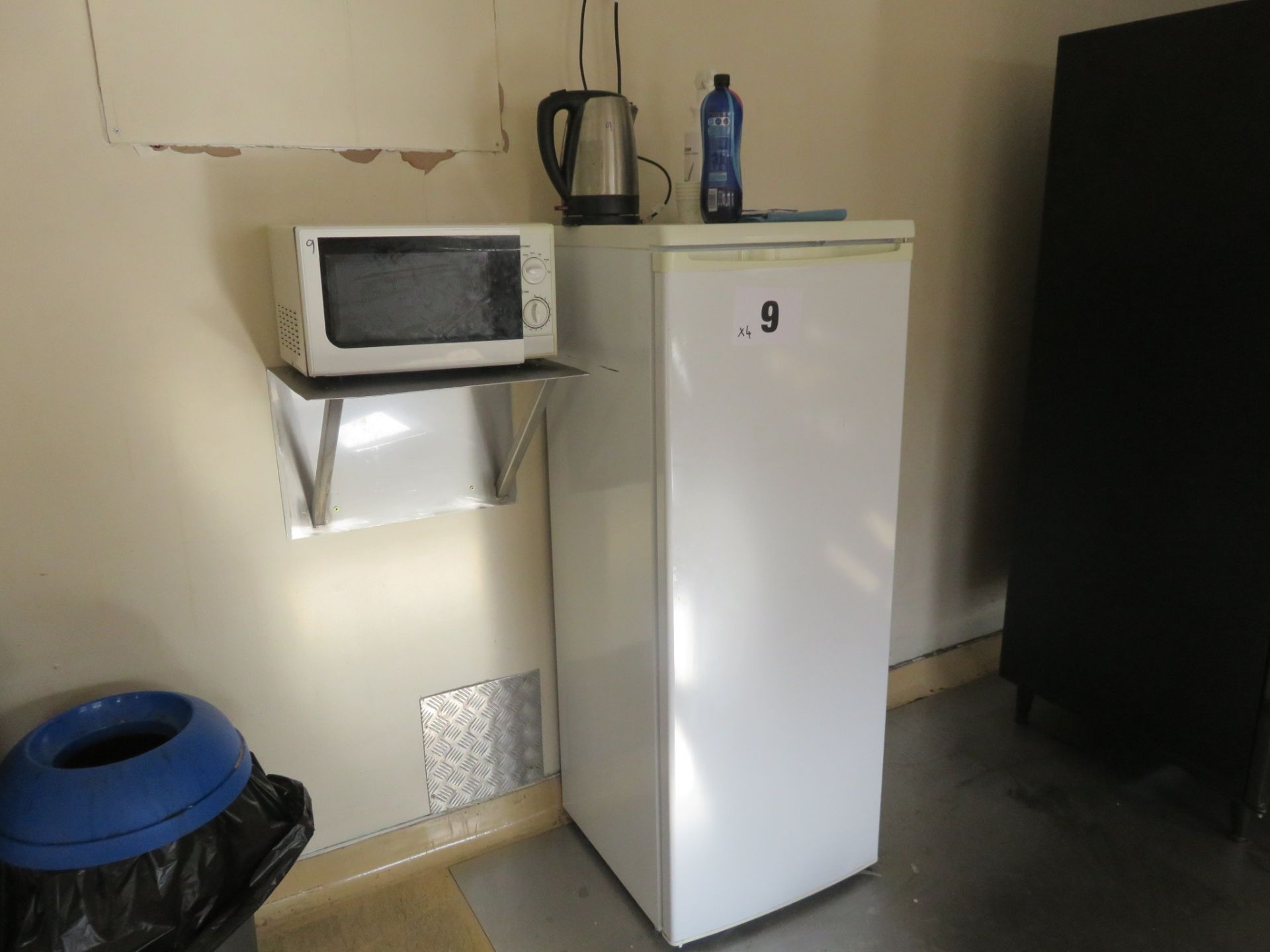 Fridge, Microwave, 2 x recyclable bins. Lift out £10 - Image 2 of 3