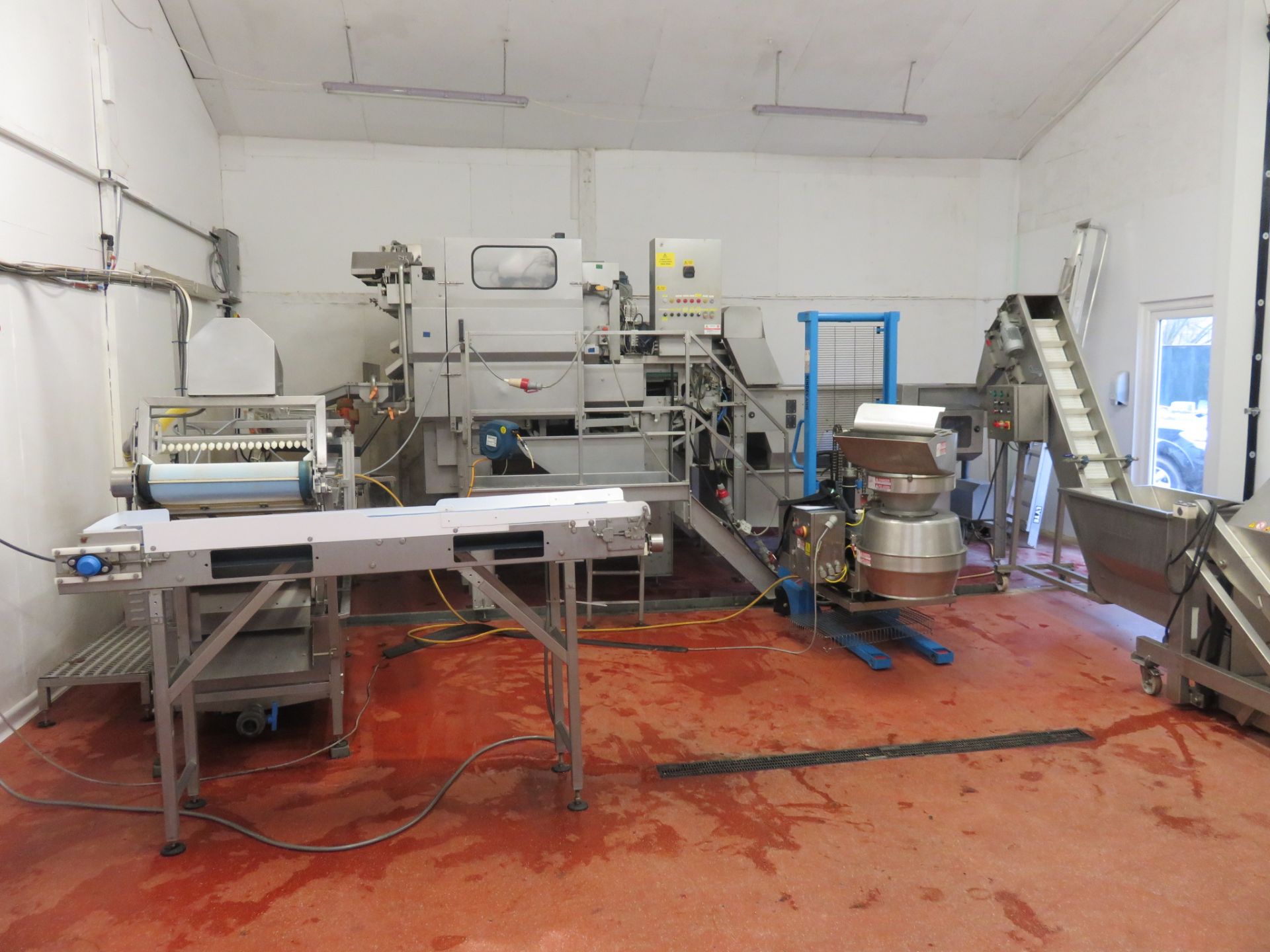 A complete ABL Apple & Slicing Line. Comprising of: Tank infeed system Model SHFL100